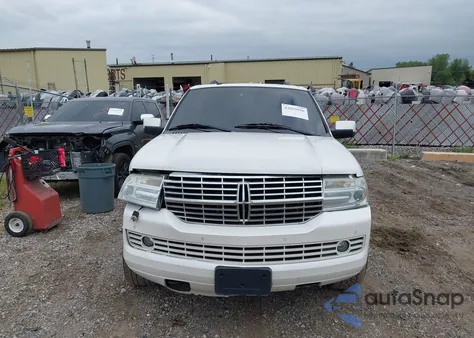 2011 Lincoln Navigator L z USA, uszkodzony, nr VIN 5LMJJ3J51BEJ07828